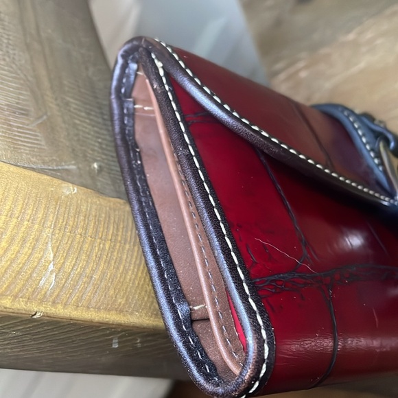 Dooney & Bourke Vintage Bordeaux Croc Embossed Leather Wallet front closure - Picture 11 of 14